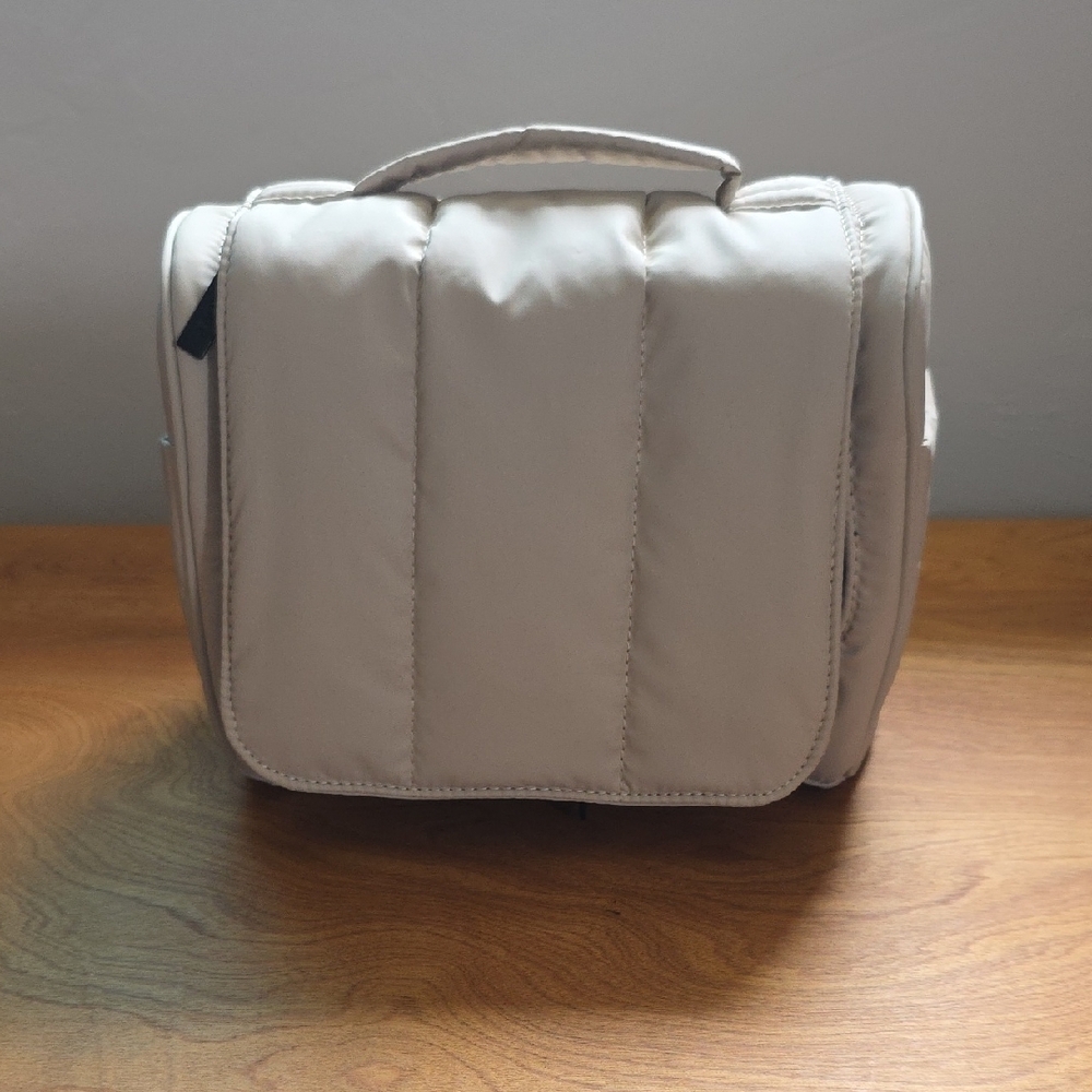 Luka Hanging Toiletry Bag in Oatmeal